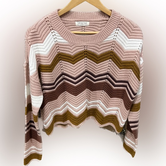 Full Circle Trends Tops - Multi Colored Cropped Knit Sweater with Scalloped Bottom- Juniors Size XL